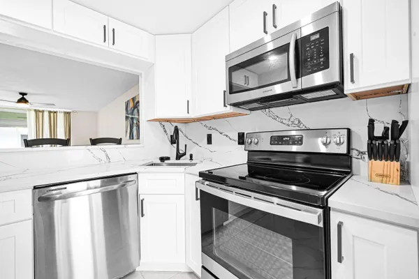 $2,700 | 400 Southeast 10th Street, Unit 105, Deerfield Beach, FL 33441