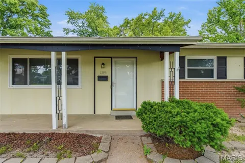 $174,900 | 1395 Redbird Drive, Florissant, MO 63031