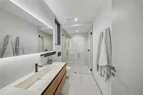 $32,500,000 | 1400 West Lake Drive, Fort Lauderdale, FL 33316