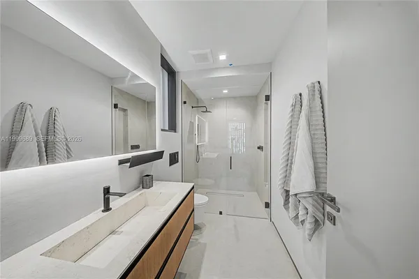 $32,500,000 | 1400 West Lake Drive, Fort Lauderdale, FL 33316
