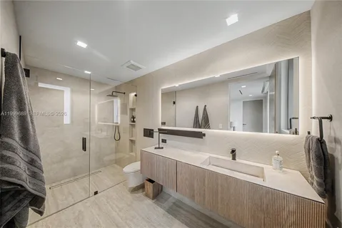 $32,500,000 | 1400 West Lake Drive, Fort Lauderdale, FL 33316