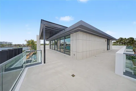 $32,500,000 | 1400 West Lake Drive, Fort Lauderdale, FL 33316