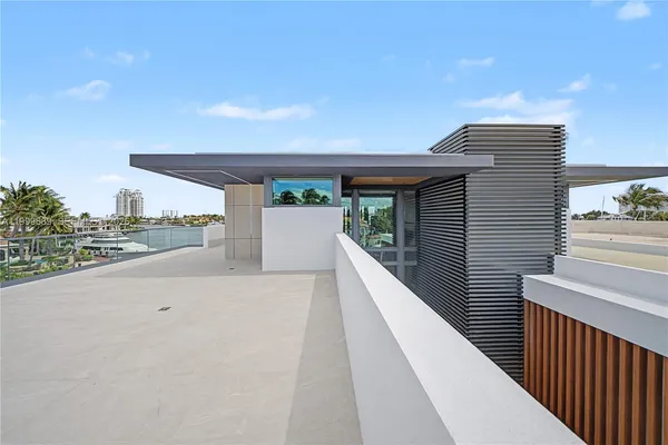 $32,500,000 | 1400 West Lake Drive, Fort Lauderdale, FL 33316