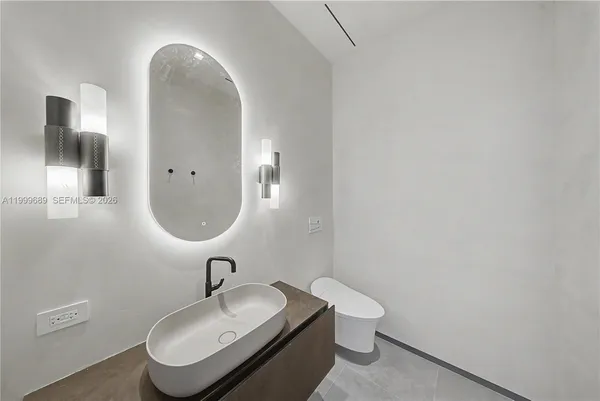 $32,500,000 | 1400 West Lake Drive, Fort Lauderdale, FL 33316