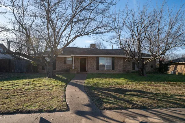 $1,850 | 309 Brookview Drive, DeSoto, TX 75115