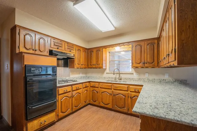 $1,850 | 309 Brookview Drive, DeSoto, TX 75115