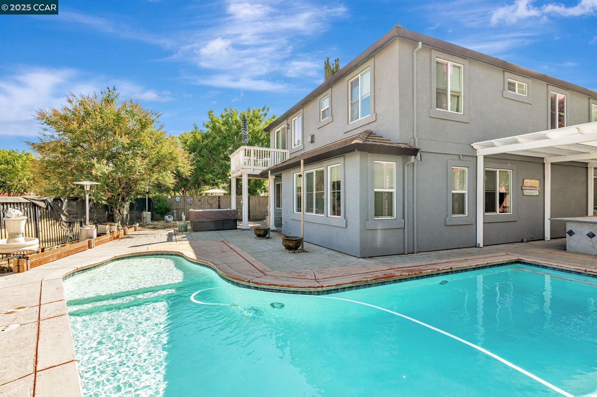 20640 Sarazen Place Patterson, CA 95363 - Photo 27 of 28 a view of a house with backyard and sitting area