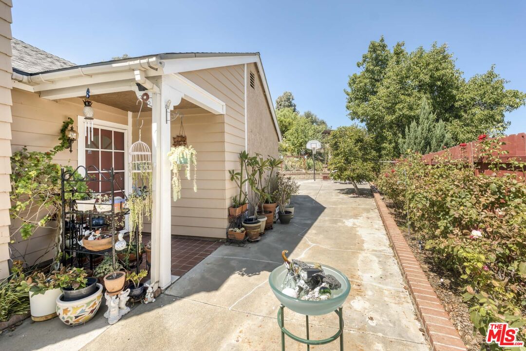 28135 Royal Road Castaic, CA 91384 - Photo 29 of 37 a view of a patio with table and chairs and potted plants