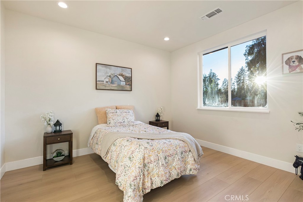 6185 Pentz Road Paradise, CA 95969 - Photo 27 of 53 a bedroom with a bed and a window