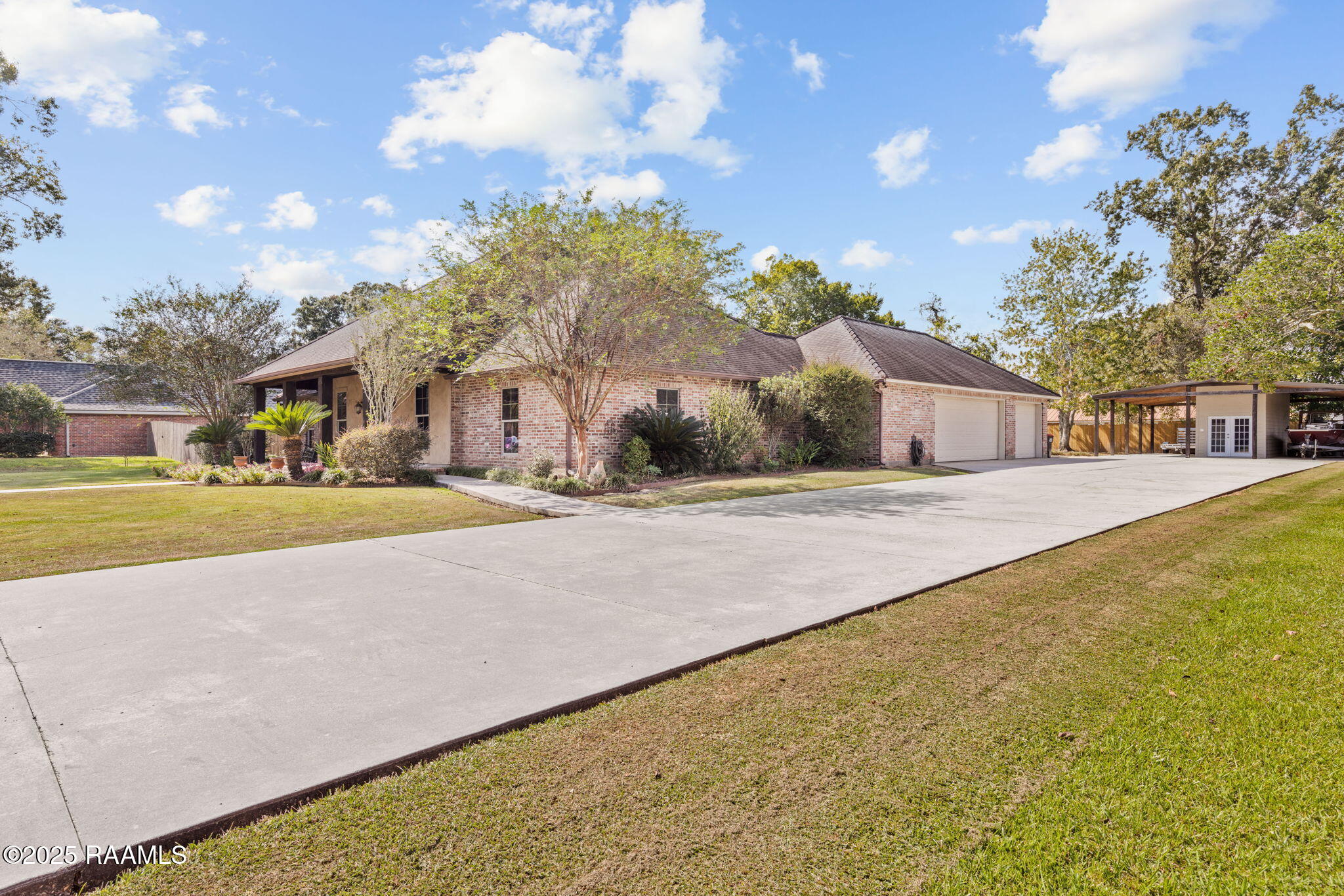 110 Oak Post Road Lafayette, LA 70503 - Photo 3 of 48 3-web-or-mls-110 Oak Post Rd-3
