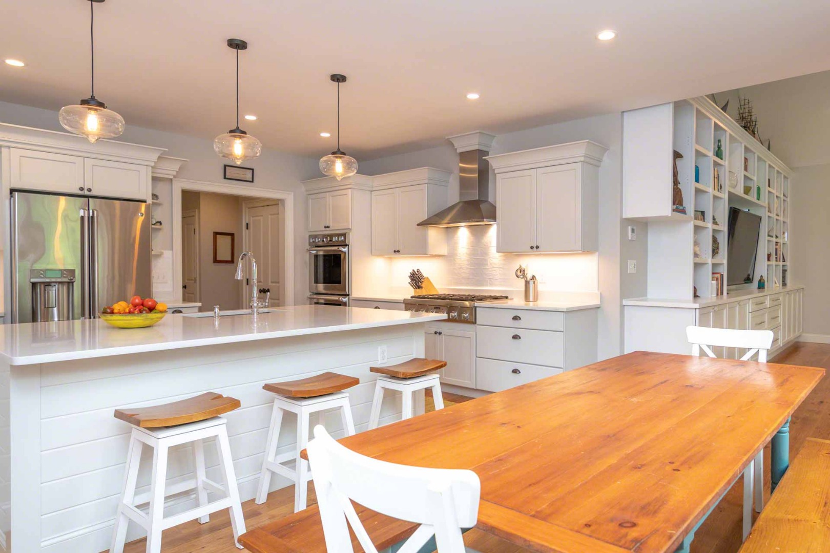 14 North Bog Road Edgartown, MA 02539 - Photo 13 of 46 a large kitchen with a table and chairs