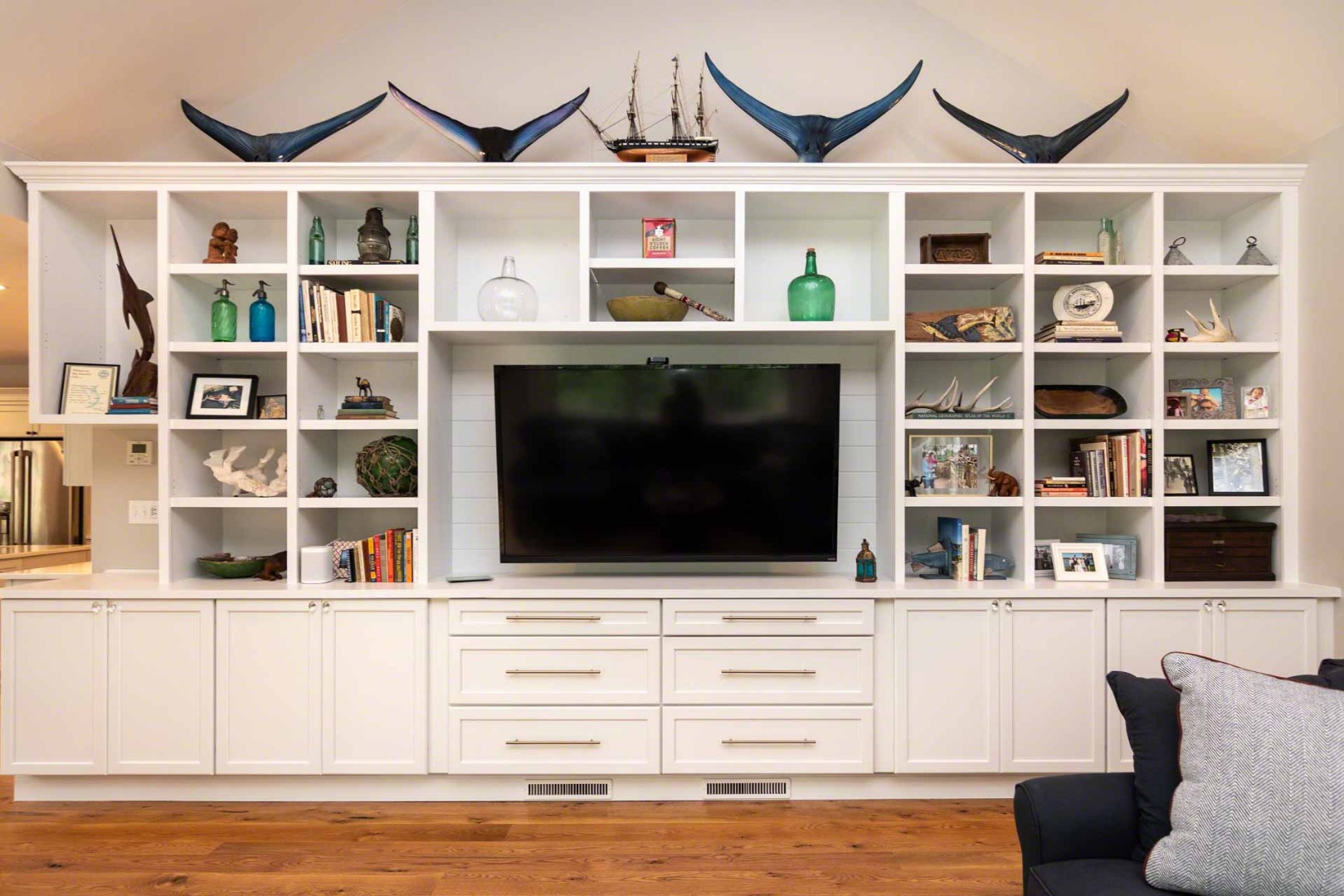 14 North Bog Road Edgartown, MA 02539 - Photo 21 of 46 a front view of a house with windows