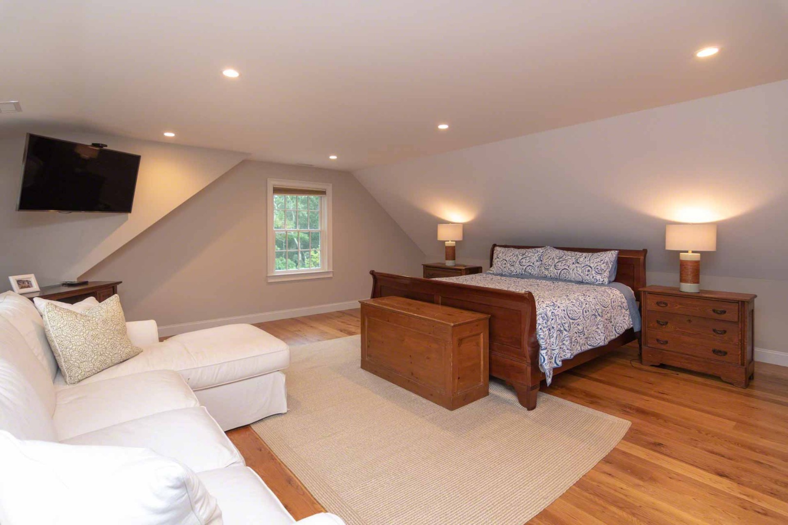14 North Bog Road Edgartown, MA 02539 - Photo 31 of 46 a bedroom with a large bed and a tv