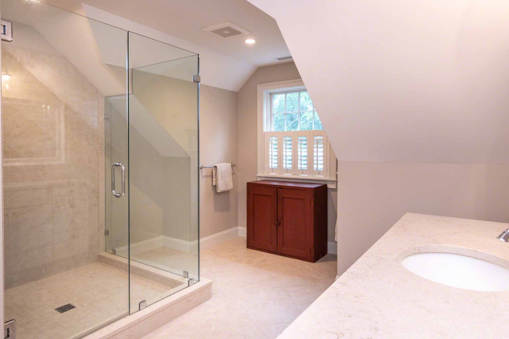 14 North Bog Road Edgartown, MA 02539 - Photo 34 of 46 a en suite bathroom with a granite countertop sink and a mirror