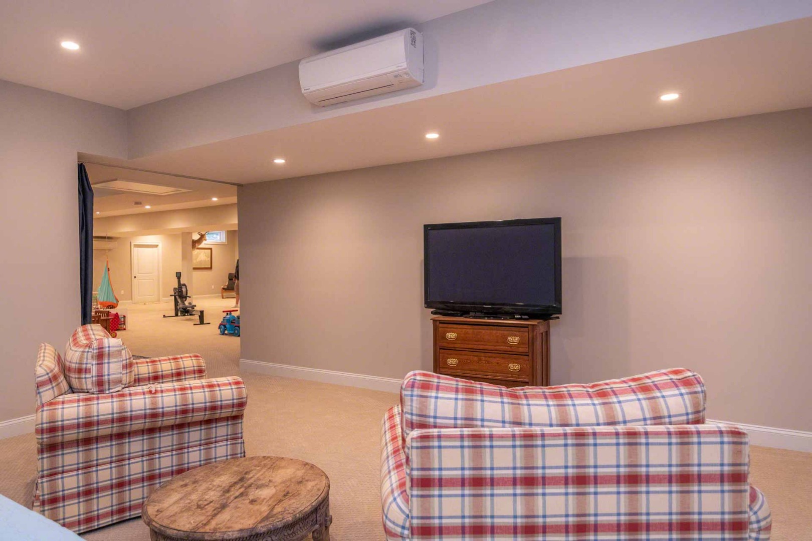 14 North Bog Road Edgartown, MA 02539 - Photo 41 of 46 a bedroom with a bed and a couch