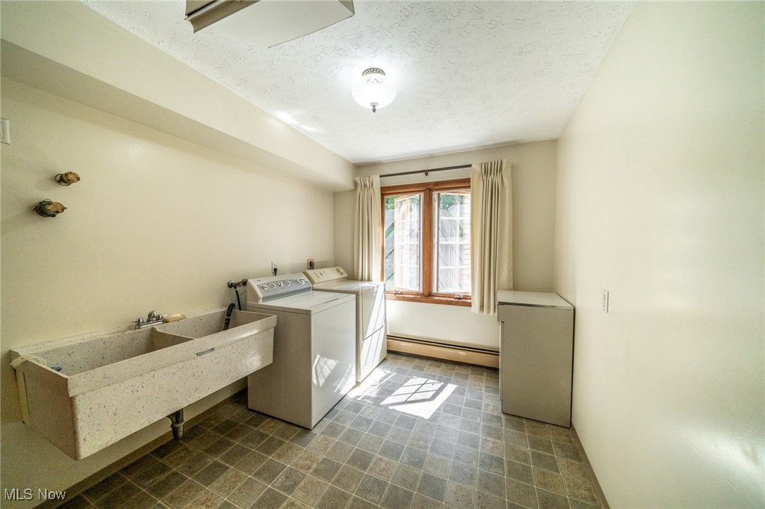 10439 Thwing Road Chardon, OH 44024 - Photo 18 of 44 Laundry area