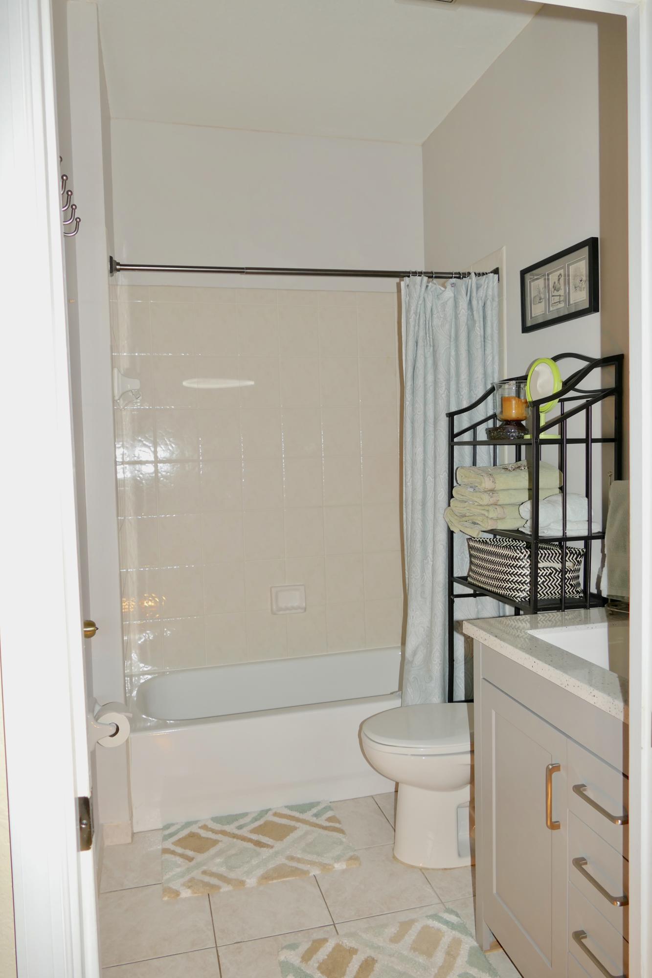 16055 Sims Road, Unit C101 Delray Beach, FL 33484 - Photo 31 of 46 Guest Bath