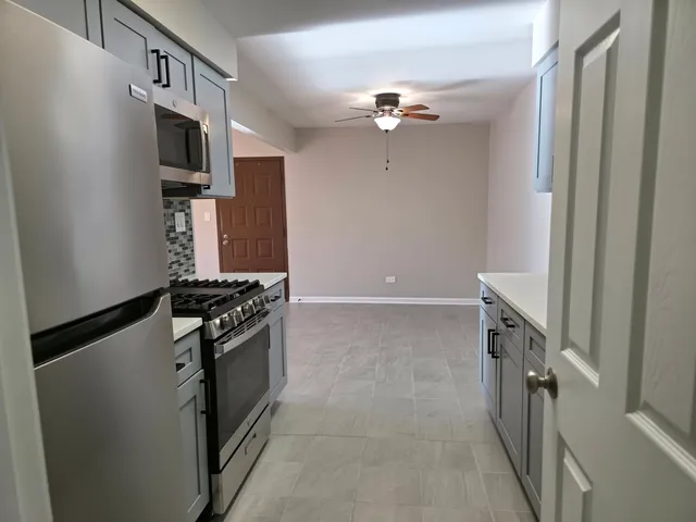 $1,795 | 412 East Bailey Road, Unit 104, Naperville, IL 60565