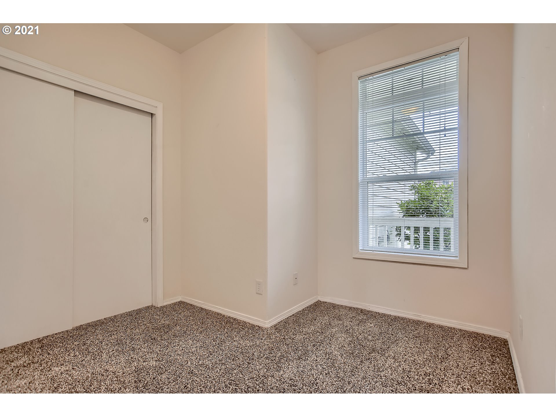 14540 Southeast Marci Way Clackamas, OR 97015 - Photo 15 of 32 a view of an empty room with a window