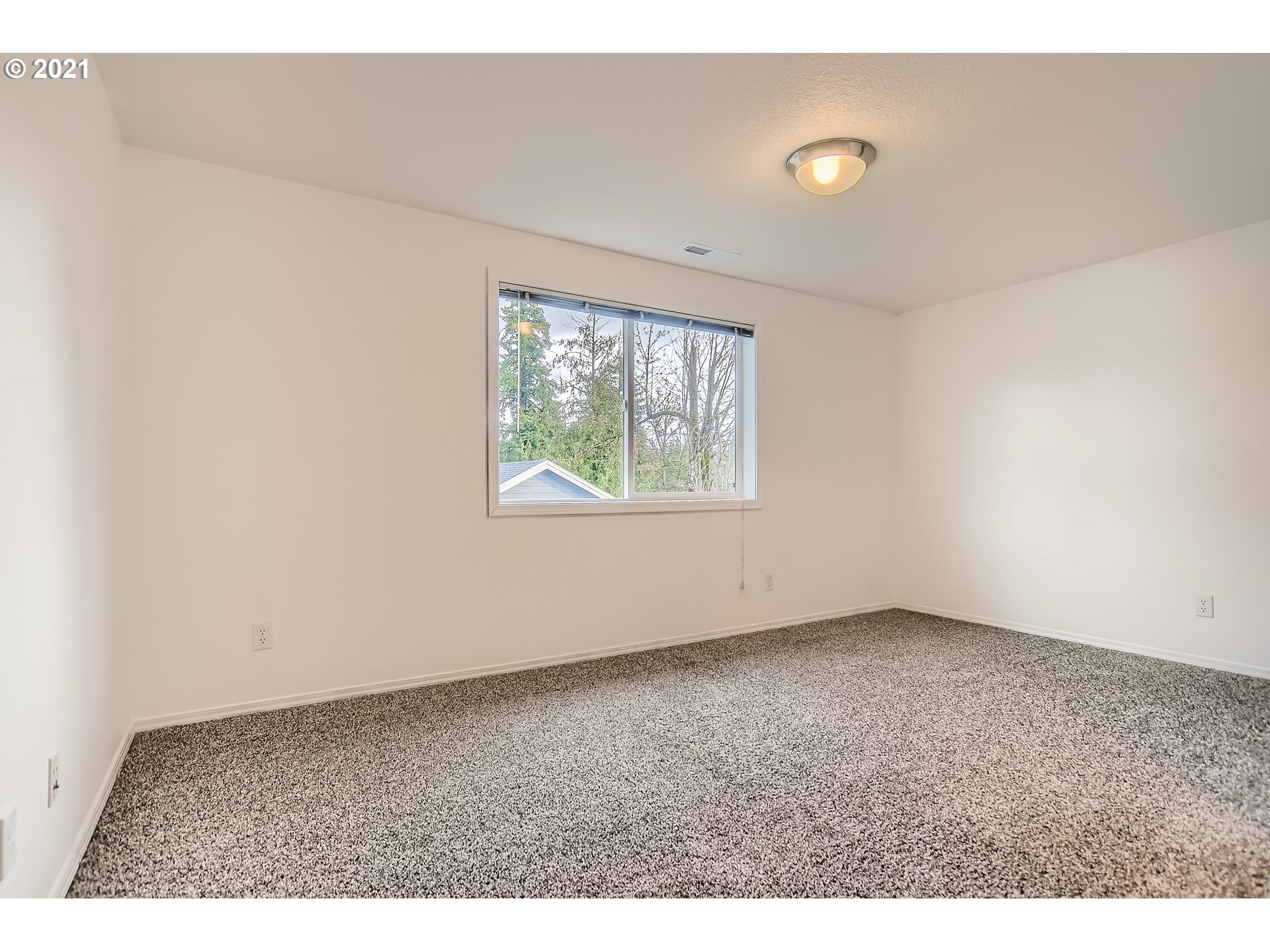 14540 Southeast Marci Way Clackamas, OR 97015 - Photo 21 of 32 an empty room with windows