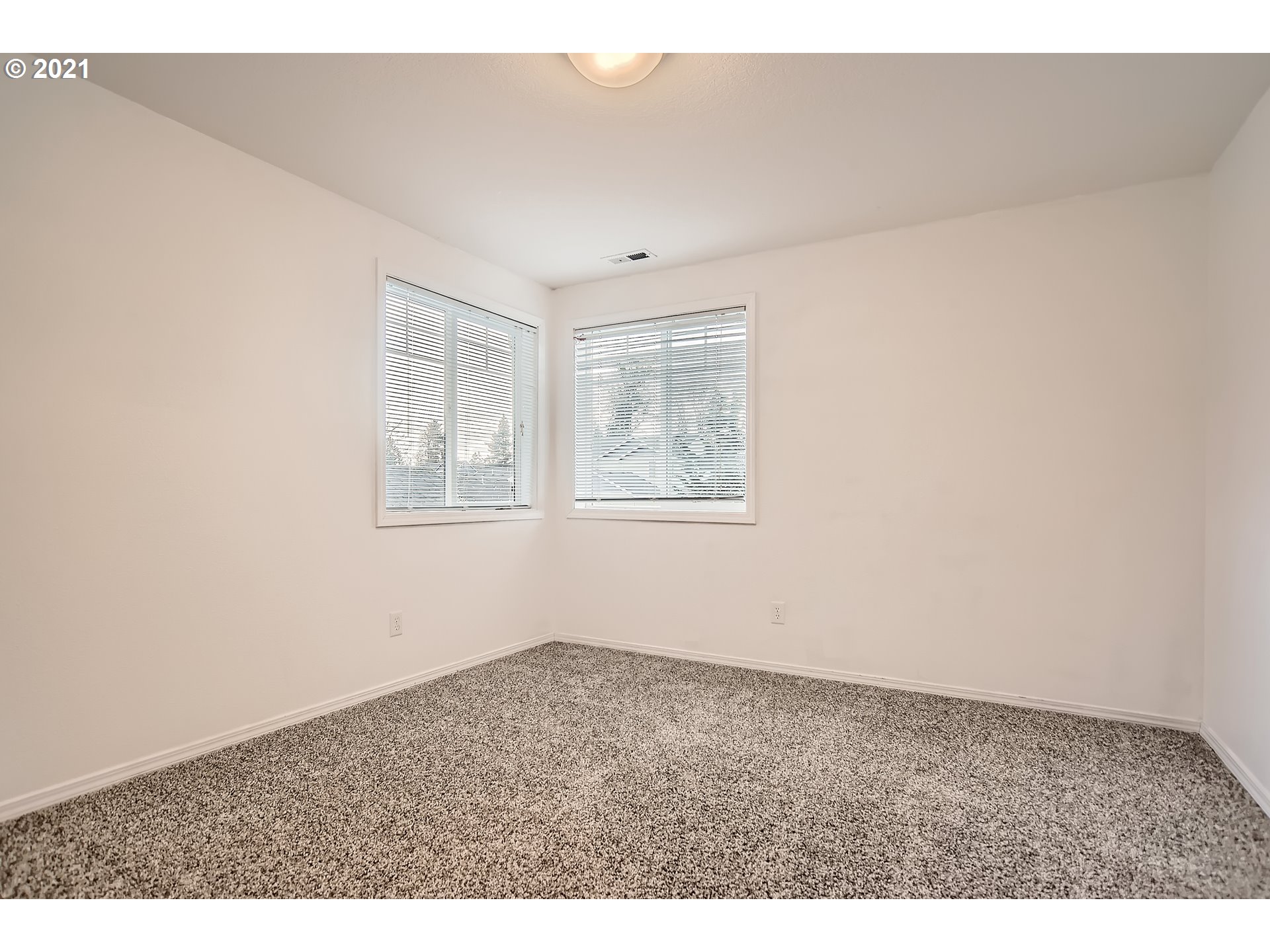 14540 Southeast Marci Way Clackamas, OR 97015 - Photo 22 of 32 an empty room with windows