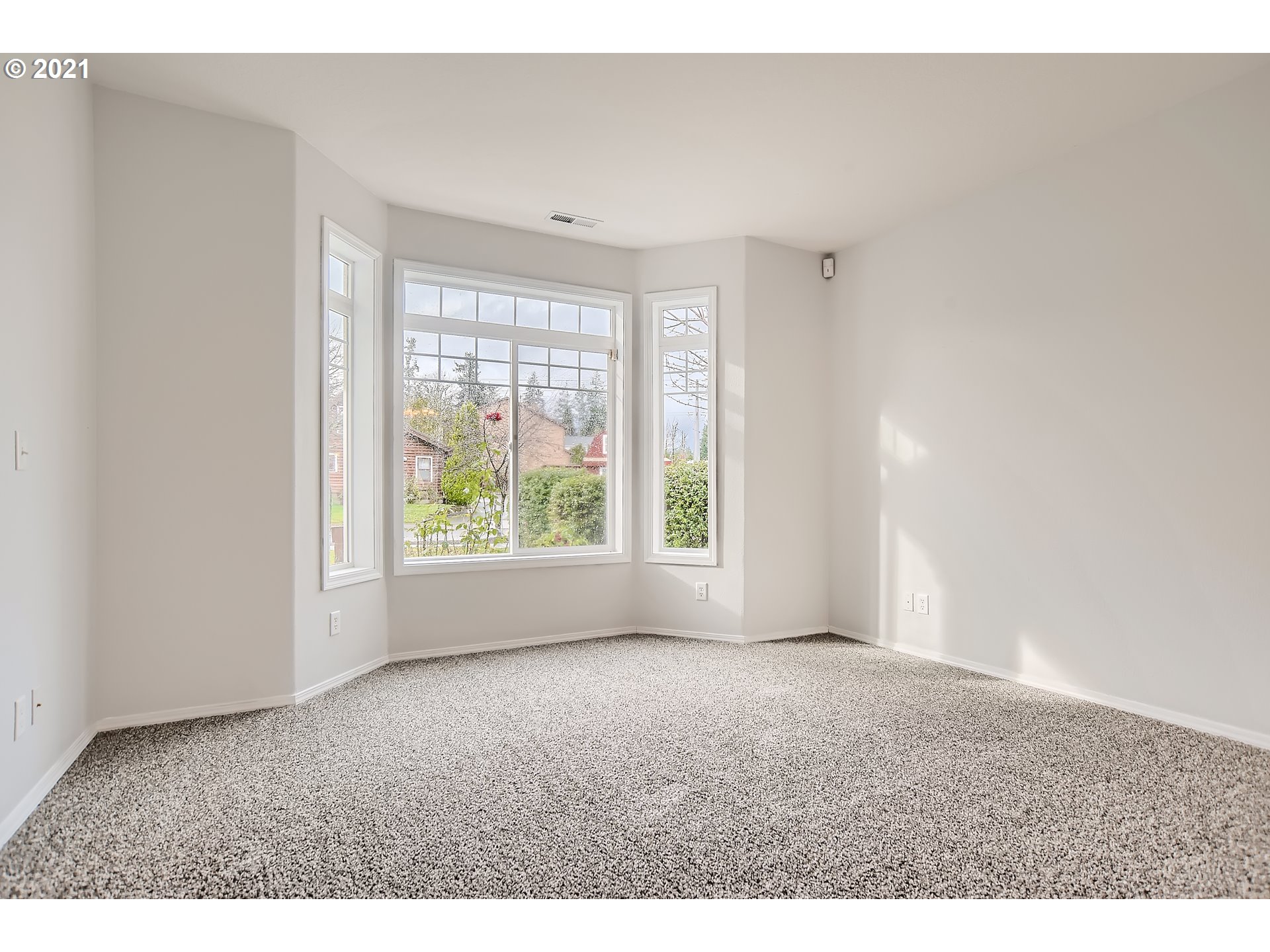 14540 Southeast Marci Way Clackamas, OR 97015 - Photo 5 of 32 a view of room with window