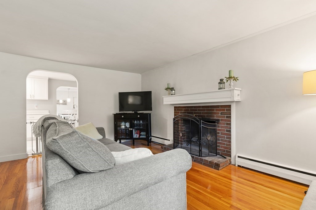 12 Laurel Road Sharon, MA 02067 - Photo 4 of 27