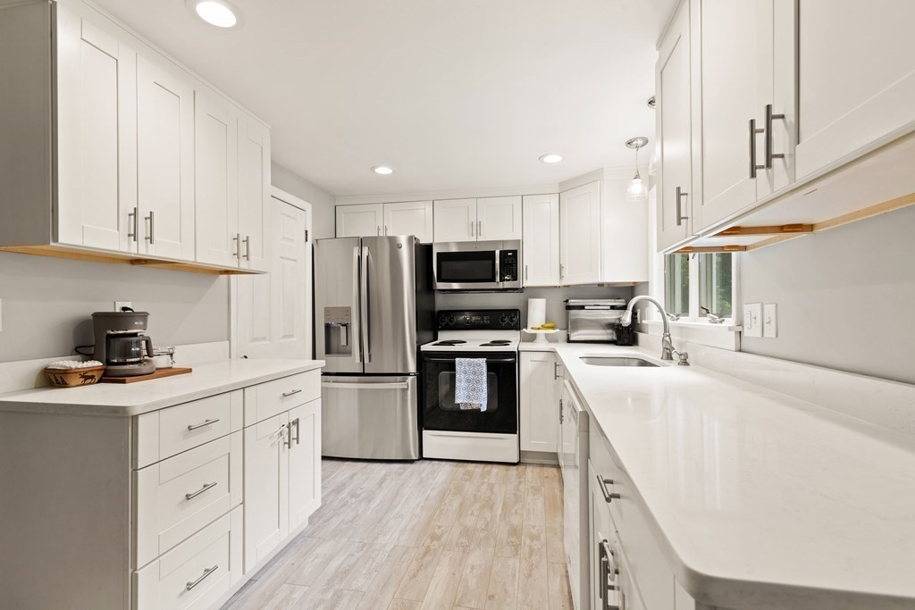 12 Laurel Road Sharon, MA 02067 - Photo 8 of 27