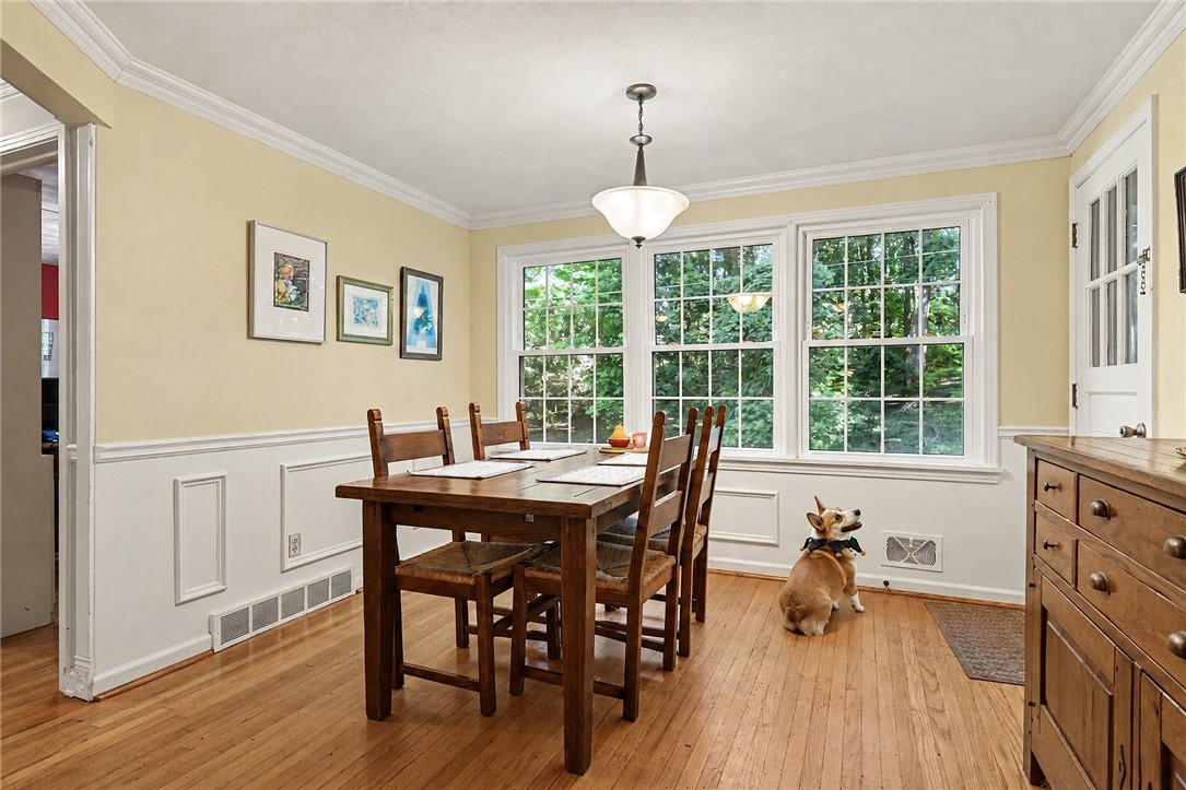 7248 Highview Trail Victor, NY 14564 - Photo 6 of 43 dining area-dog is virtual staging