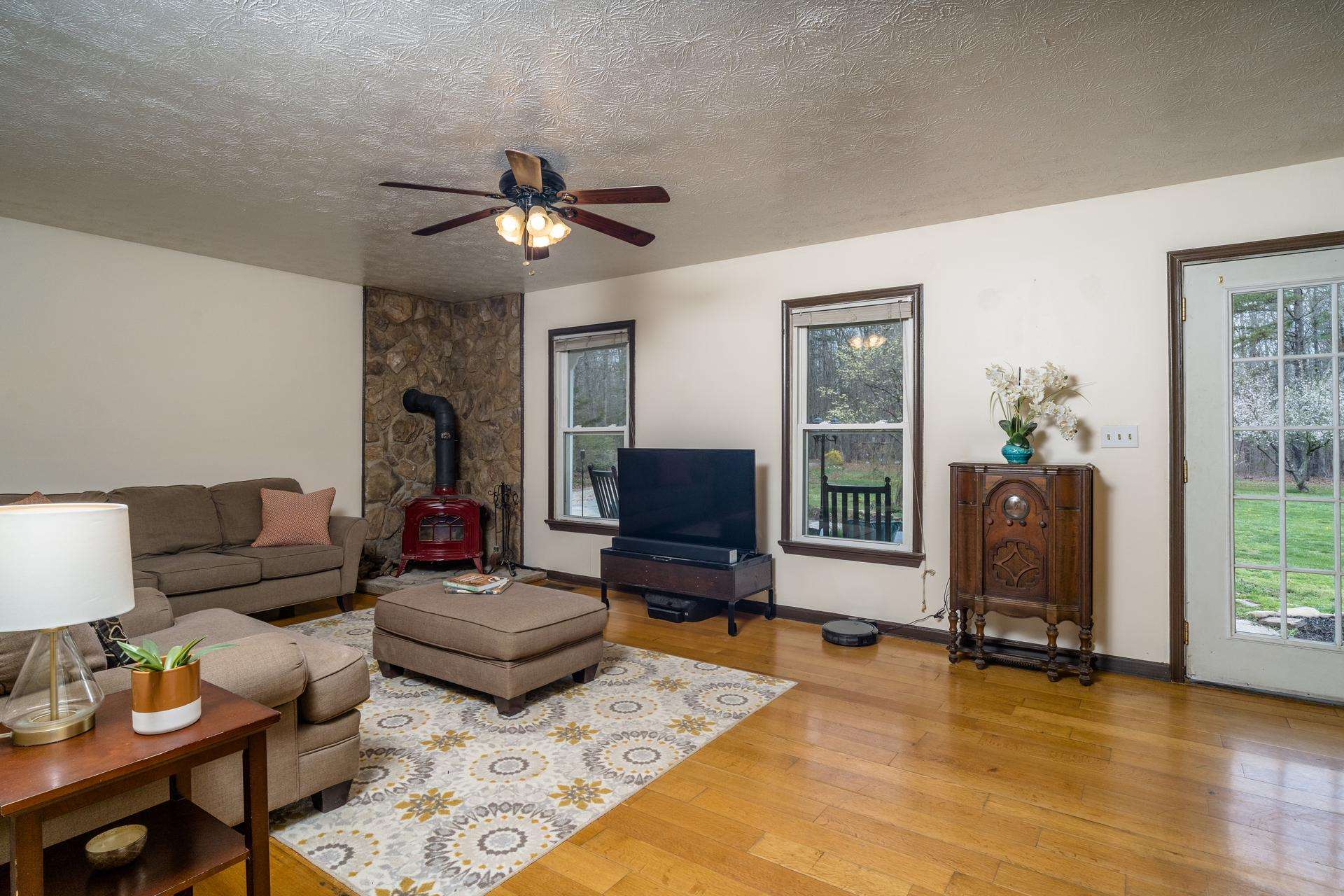 4078 Lyndhurst Road Stuarts Draft, VA 24477 - Photo 8 of 41 Gallery Image 8