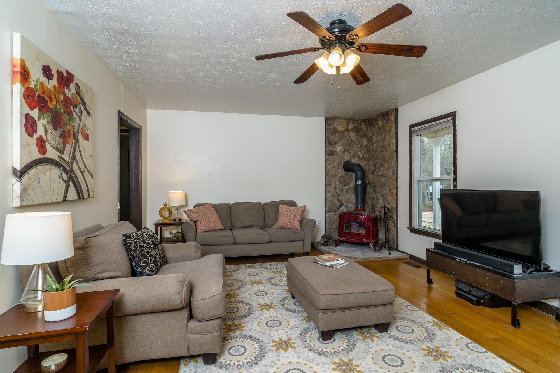 4078 Lyndhurst Road Stuarts Draft, VA 24477 - Photo 9 of 41 Gallery Image 9