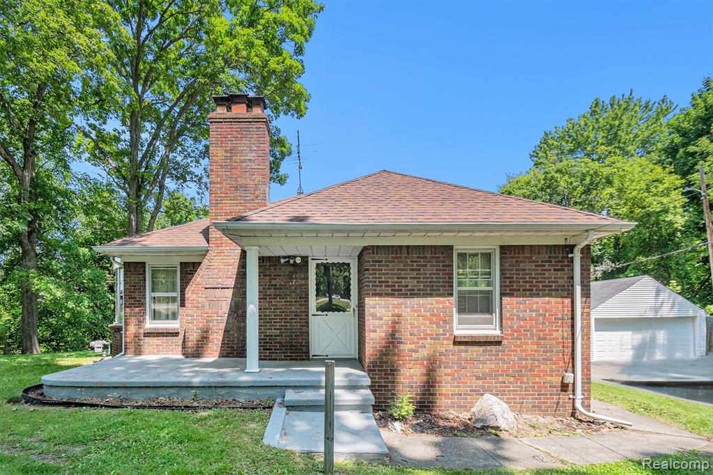 3382 West Silver Lake Road Fenton, MI 48430 - Photo 2 of 13