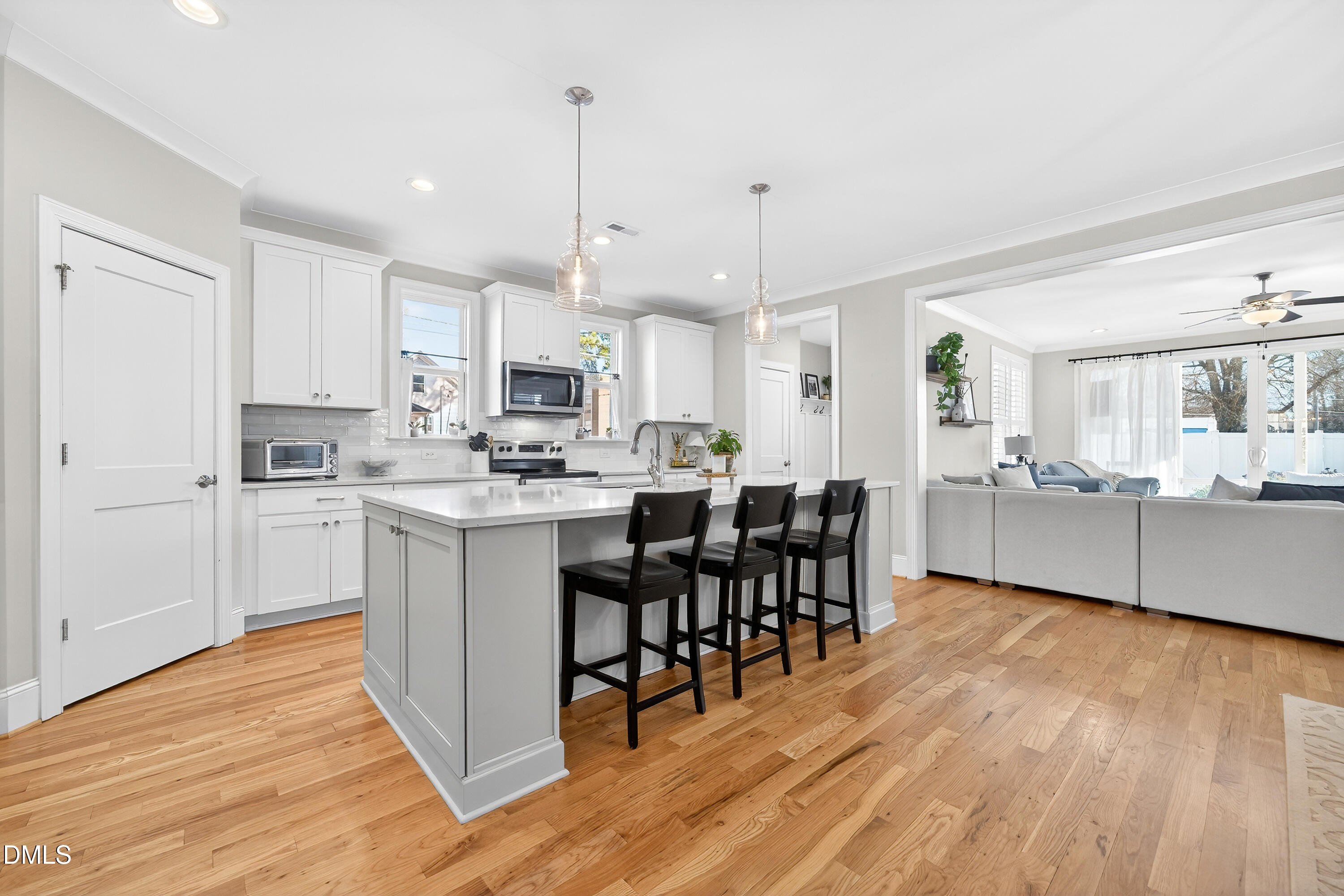 401 Carolina Avenue Raleigh, NC 27606 - Photo 5 of 36 02-DSC02242