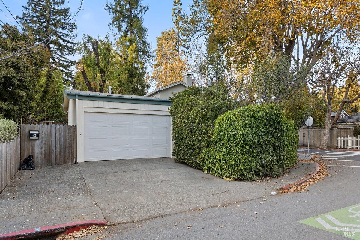 29 Locust Avenue Mill Valley, CA 94941 - Photo 21 of 26