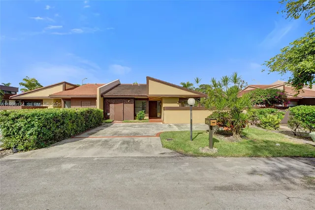 $429,000 | 1051 Northeast 204th Lane, Miami, FL 33179