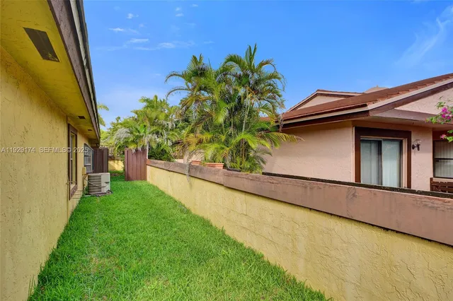 $399,000 | 1051 Northeast 204th Lane, Miami, FL 33179