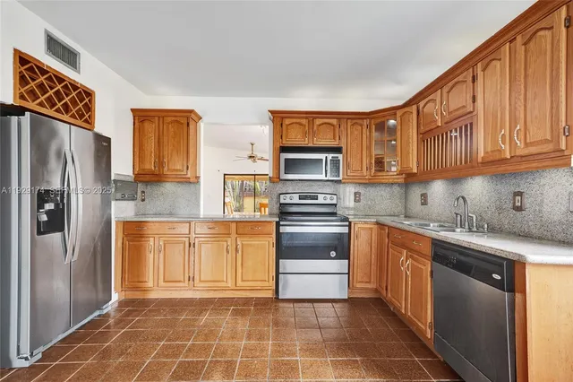 $399,000 | 1051 Northeast 204th Lane, Miami, FL 33179