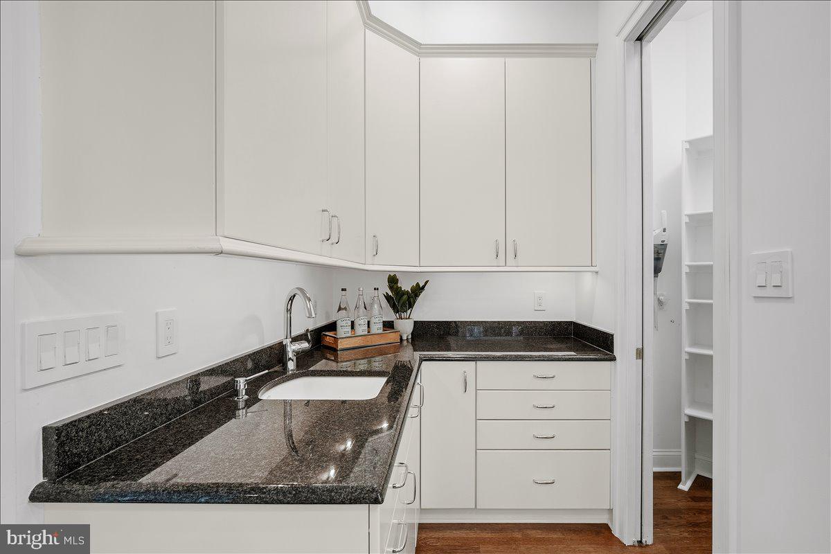 8413 Rapley Ridge Lane Potomac, MD 20854 - Photo 16 of 85 Butler's pantry