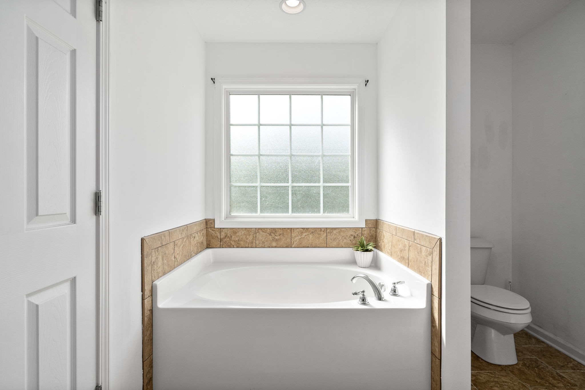 1105 Pleasant Valley Road Chapmansboro, TN 37035 - Photo 18 of 30 a bathroom with a tub and a toilet