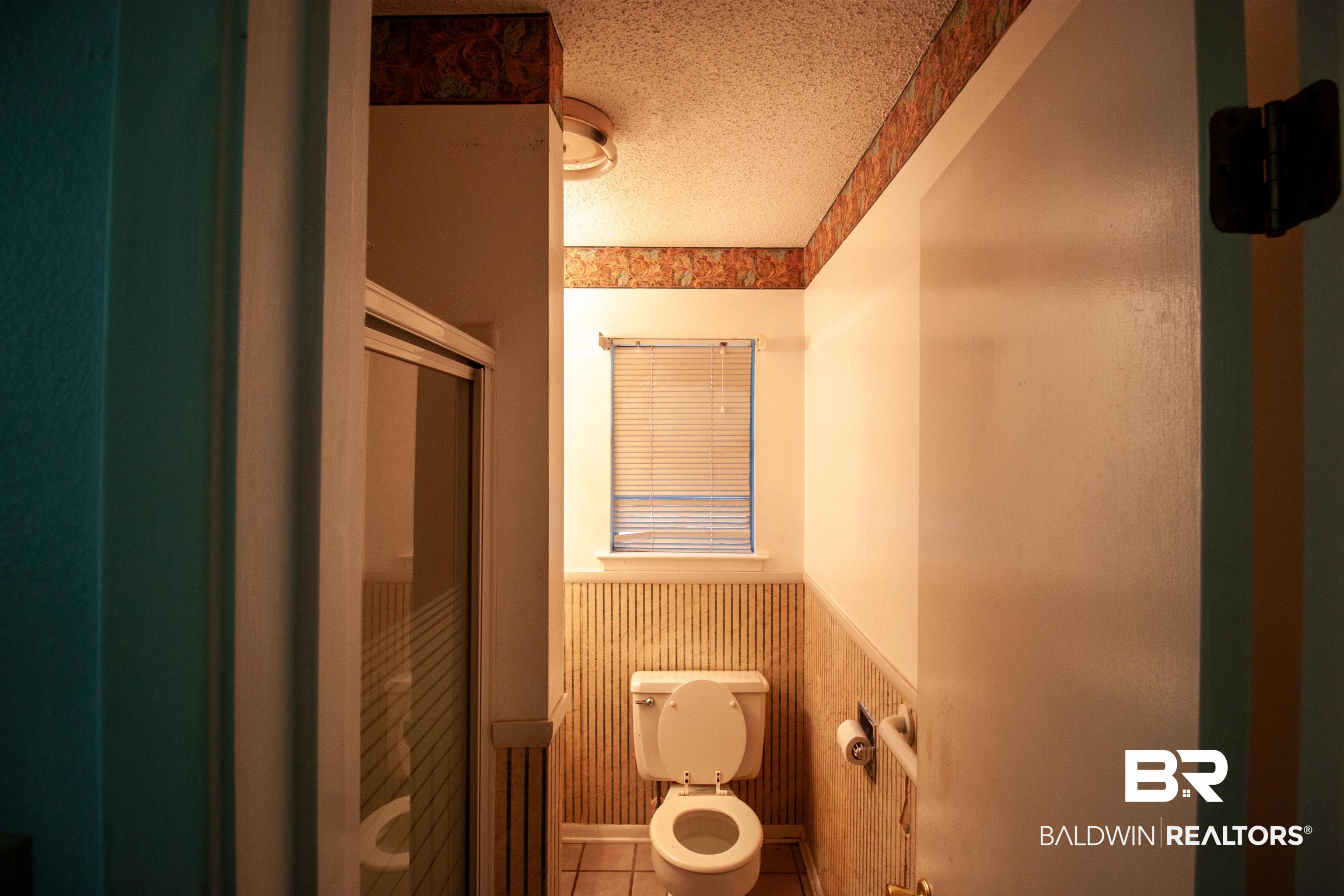 9565 Hildreth Drive Elberta, AL 36530 - Photo 7 of 15 Bathroom