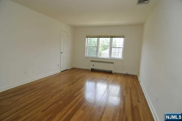 $2,650 | 5 Heights Road, Unit O2, Ridgewood, NJ 07450