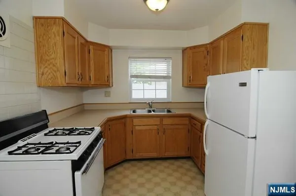 $2,650 | 5 Heights Road, Unit O2, Ridgewood, NJ 07450