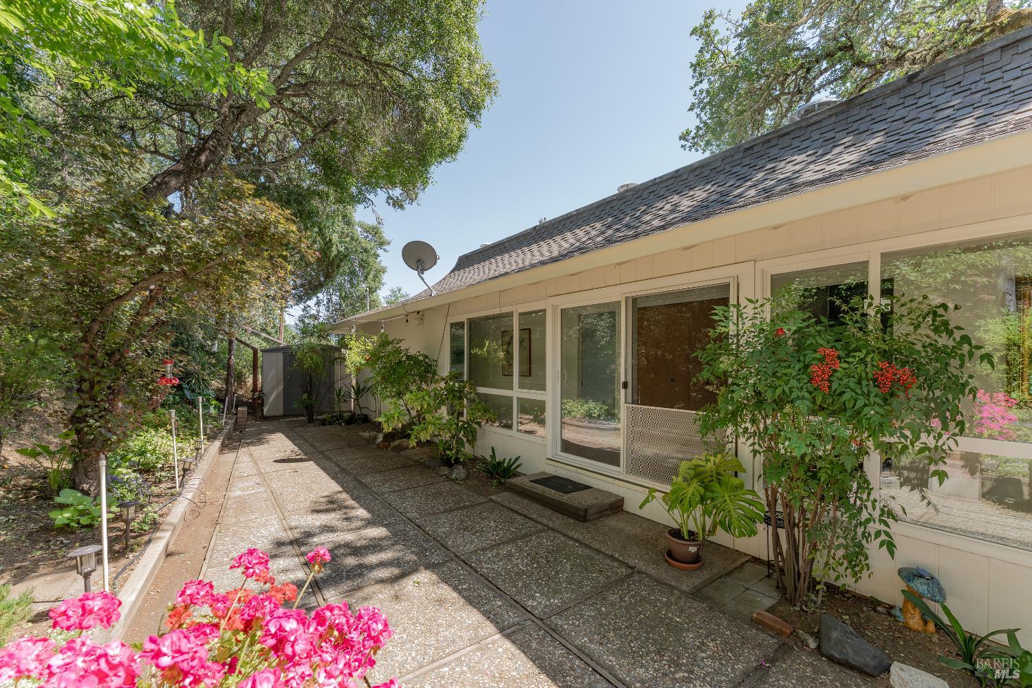 925 Knob Hill Road Ukiah, CA 95482 - Photo 18 of 39 Gallery Image 18