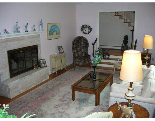 65 Olde Carriage Road Westwood, MA 02090 - Photo 4 of 9 Gallery Image 4