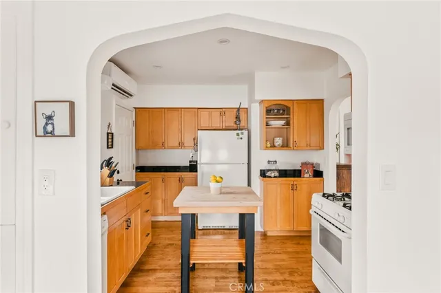 $1,199,999 | 816 11th Street, Huntington Beach, CA 92648