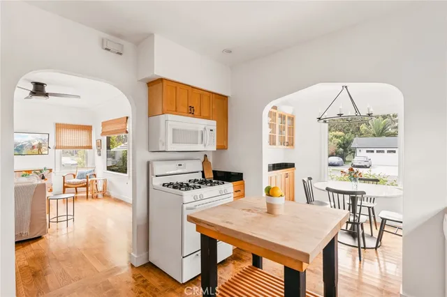 $1,199,999 | 816 11th Street, Huntington Beach, CA 92648