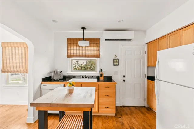 $1,199,999 | 816 11th Street, Huntington Beach, CA 92648