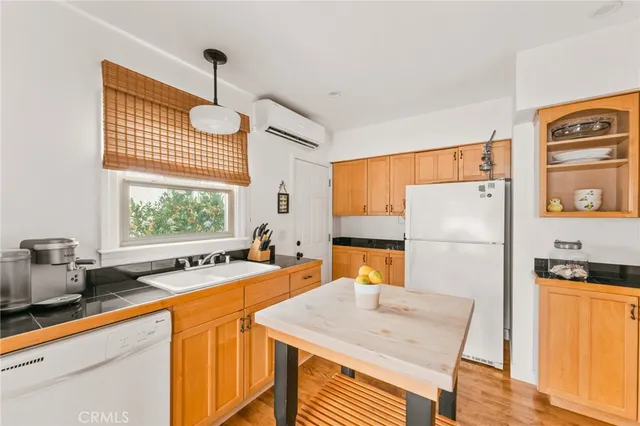 $1,199,999 | 816 11th Street, Huntington Beach, CA 92648