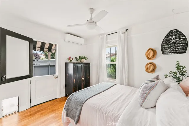 $1,199,999 | 816 11th Street, Huntington Beach, CA 92648