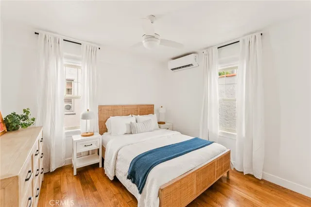 $1,199,999 | 816 11th Street, Huntington Beach, CA 92648